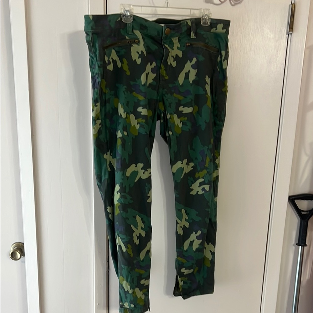 CAbi Green Jeggings Camouflage Stretch